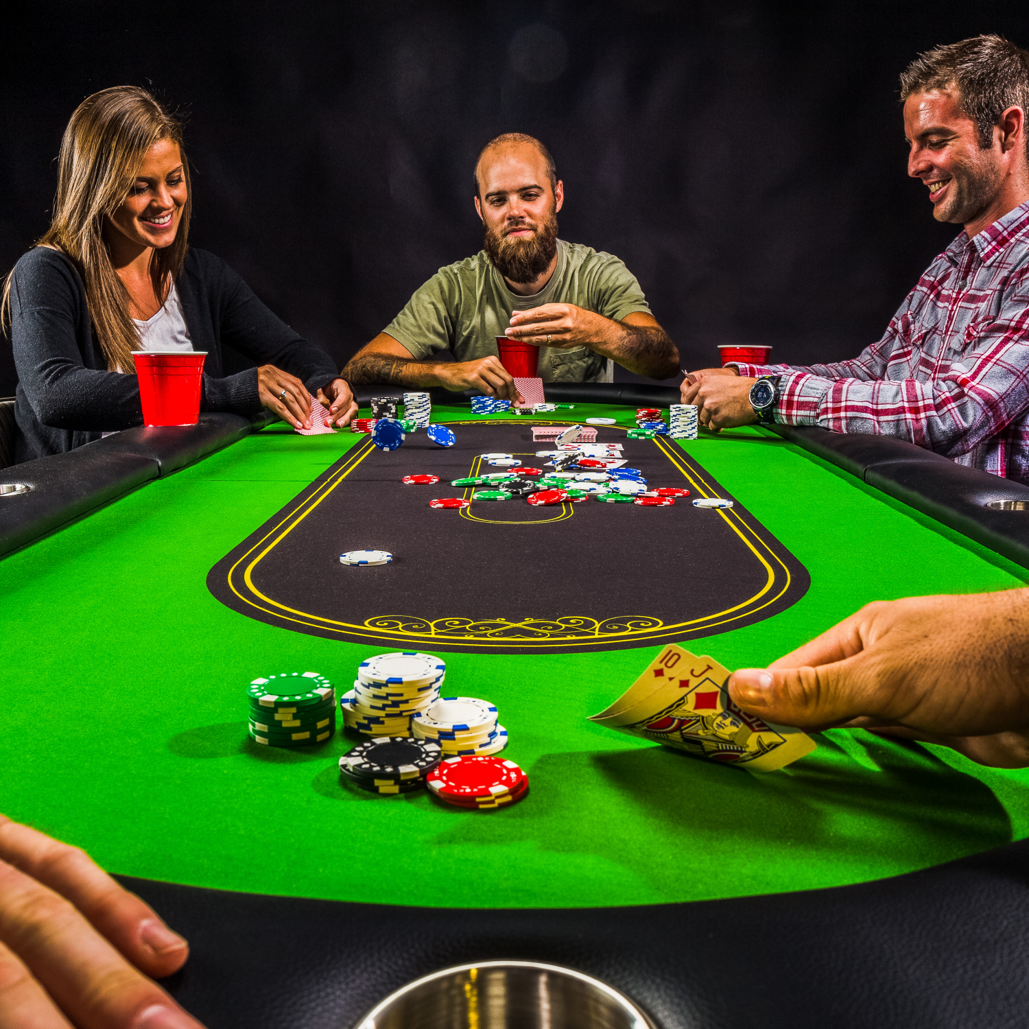 Играть покер без денег. Покерный стол. Игровые покерные столы. Покерный турнир. Казино Покер.